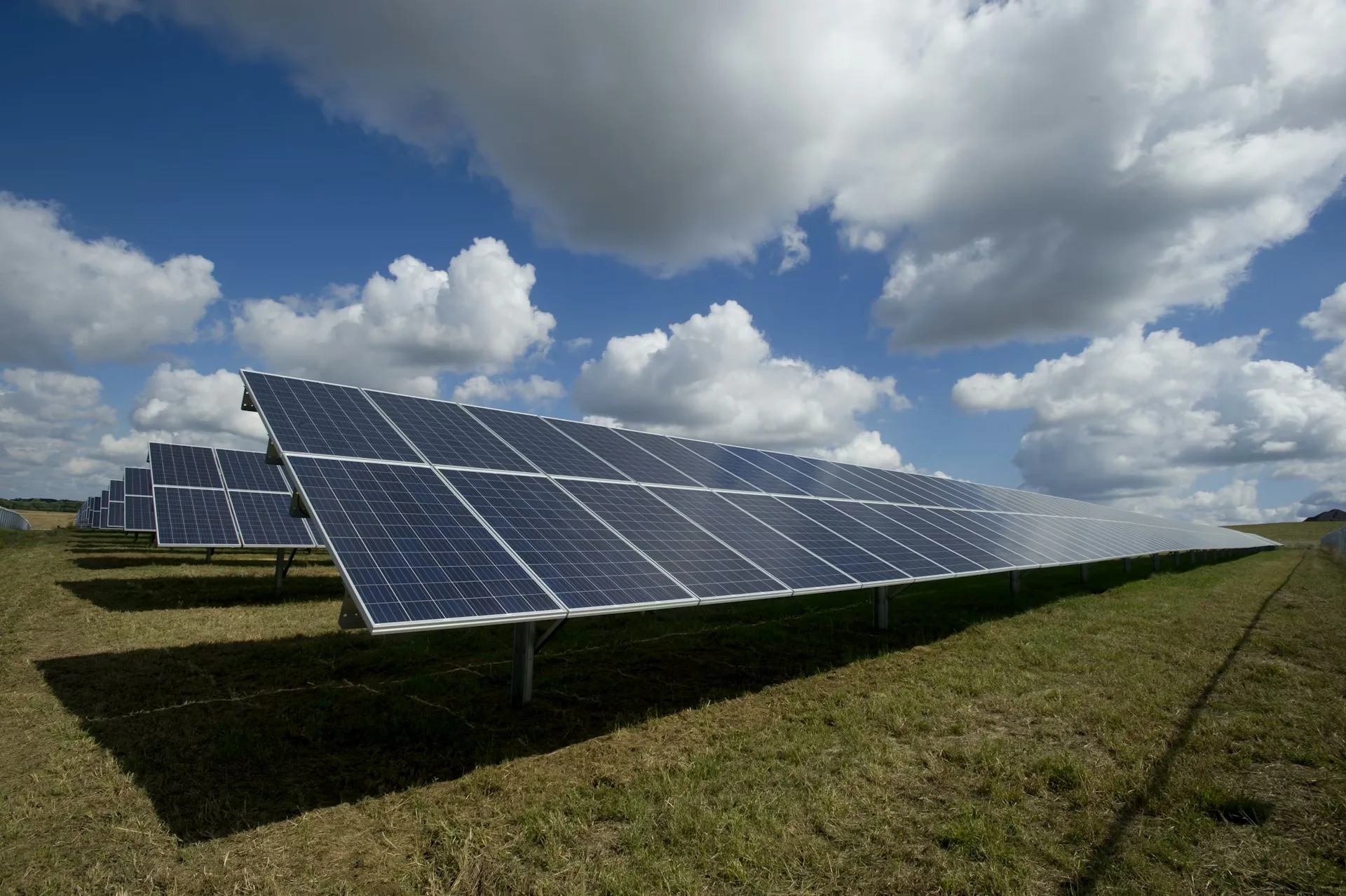 Arreglo solar atendido por PR Watts